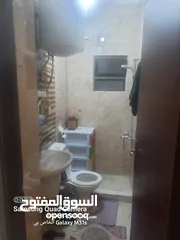  5 شقه طابق ثاني للبيع في ضاحيه الاستقلال