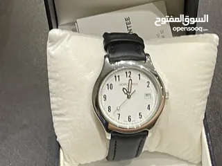  18 ساعة جلد سوداء أنيقة بتصميم كلاسيكي عصري، تجمع بين الفخامة والبساطة لتكمل أناقتك راقيه وحلوة جميلةة