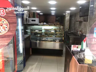 5 محل معجنات للبيع بكامل معداته