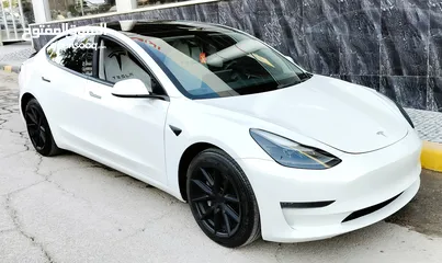  10 تيسلا 2022 model 3 بحالة الوكالة فحص كامل اوتوسكور +B لون مميز في الحرة للبيع بسعر لقطة ومحرووووق