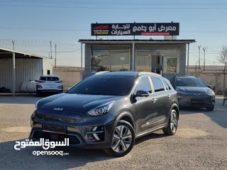  8 كيا نيرو 2022 فل مع فتحة بحالة الوكالة 7جيد
