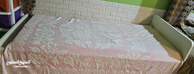  3 تخت مفرد من ايكيا نظيف للبيع