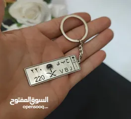  2 ميداليات مفاتيح بلاسم تصمم حسب الطلب مطلي بذهب او الفضه
