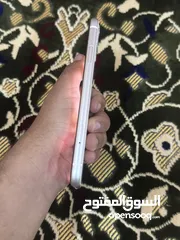  6 iPhone 11 لون أبيض