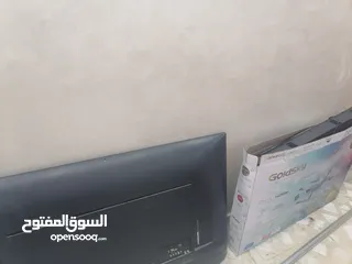  4 للبيع لقطه غرفت نوم وطقم كنب  مع ملحقات اقرأ الوصف
