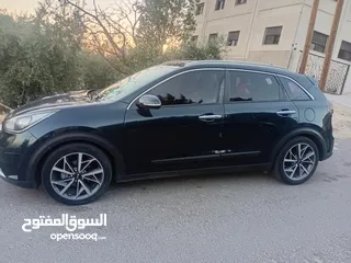  4 كيا نيرو كحلي ميتالك 2018
