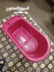  2 كرسي حمام وحوض حمام
