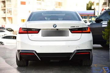  8 بي ام دبليو الفئة الثالثة i3 eDrive 40L كهربائية بالكامل 2023 BMW i3 eDrive 40L EV M Power Kit – Ful