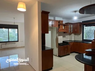  2 شقه فارغة للايجار في عين منجد