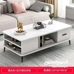  1 طاولة خشب جميلة بلون الابيض