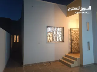  3 منزل للبيع   ثلاث غرف وصالة ومطبخ واثنان حمام وصالون وجراج