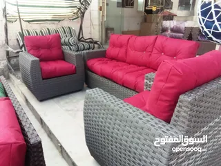  30 خمس مقاعد وطاوله وسط130دينار اربع مقاعد 100سبع مقاعد وطاولة وسط 180دينار وجميع الوان موجود وتر بروف