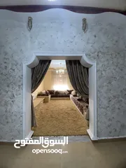  12 شقة سكنية نظيفة بالأثاث .. موقع ممتاز والجيران تبارك الرحمن ..