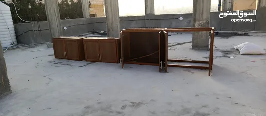  1 خزائن مطبخ المنيوم معلق ومحلى  مستعمل لون خشابي. الحالة كما في الصور والفيديو
