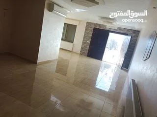  2 شقة ارضية فارغة للبيع او الايجار  مدخل مستقل 4 نوم جميعم ماستر صالون و سفر و معيشة ترس امامي و خلفي