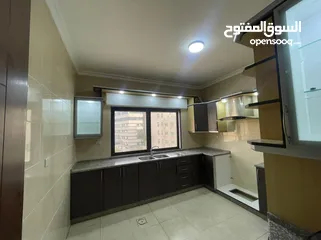  4 شقه فارغه فاخره للإيجار الجندويل  ، 130 متر