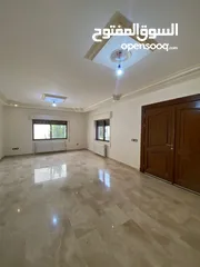  3 شقه ارضيه بخلدا للبيع