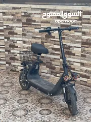  1 سكوتر كهربائي للبيع بحالة الوكالة