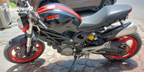  3 Ducati Monster 696