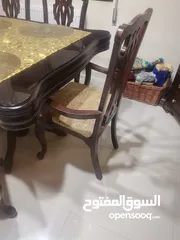  1 طاولة سفرة مع 8 كراسي وبوفيه للبيع