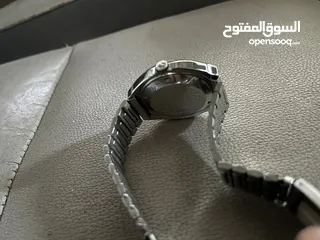  1 ساعه سويسري فيفر لوبا بحاله جيده جدا اتوماتيك لون مميز