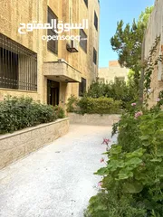  4 شقة الأحلام في أم أذينة الغربية – خصوصية، إطلالات، وأناقة بلا حدود