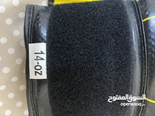  2 قفازات ملاكمة // Boxing gloves