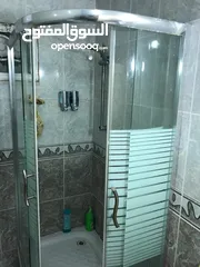  5 شاور بوكس نظيف جداً بسعر مغري