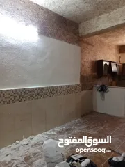  2 شقه للايجار قرب جامع العرب في السوق