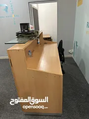  12 اثاث مكتبي متكامل للبيع  بسعر مغري جداً والبيع مستعجل