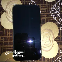  17 آيفون 11 بحالة جيدة للبيع - بسعر مناسب!