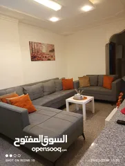  2 طقم كورنر 8 مقاعد بحال الوكالة طاولة تلفزيون بحالة ممتازة