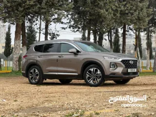  1 هونداي سنتافي موديل 2019 ترخيص 2018 دفع رباعي 4*4 اضافات مميزة جداً بدون فتحة