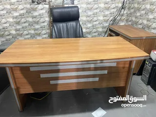  1 مكتب عملي بتصميم راقٍ – مثالي للعمل والدراسة!