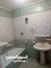  2 شقه علي شارع شبرا العمومي موقع مميز