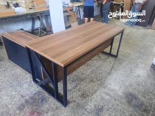  26 مكتب اداري قياس مترين مع جانبية وطاولة وادراج شامل التوصيل