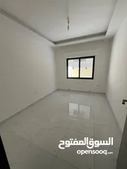  8 شقة ثالث مع روف في ضاحية الياسمين بتشطيب مميز