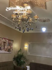  2 اثاث مستعمل  بجودة ممتازة جدا طقم كنب وطاولة سفرة وثريا عدد 2