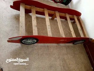  18 تختين على شكل هيكل سيارة مستعملة للبيع