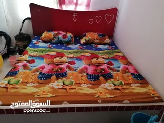  1 سرير كبير بالمرتبه