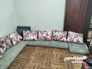  4  Single bed and majles