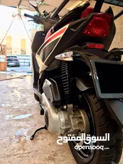  4 Aprilia 150 SR