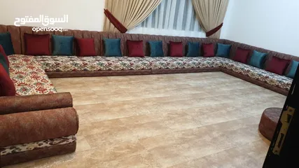 جلسة عربية ارضية : Living Room Furniture Used : Sharjah Cornich Al Buhaira  (210613020)