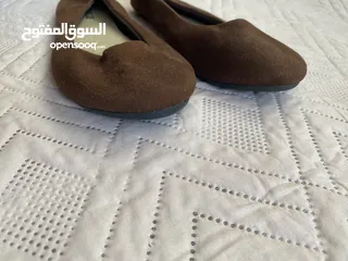 3 Brown flats