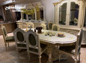  2 طقم سفرة كامل طاولة 8 كراسي مع خزانة فضية و 3 خزانات مع مراة للبيع من المالك