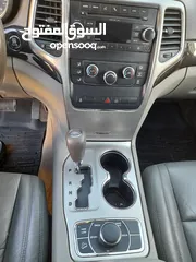  16 Jeep Grand Cherokee 2011                                                          Laredo 4x4