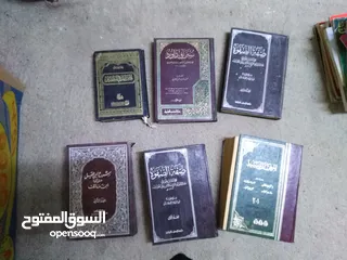  2 كتب دينيه وتعليميه فوق ال150كتاب للبيع بسعر 50 دينار