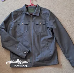  1 جاكيت رجالي جلد سكني. من الداخل فرو بالكامل لبسة واحدة فقط.سعر الشراء 35