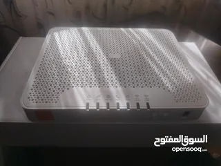 2 راوتر فايبر بزبط يكون مقوي اشارة عدد 2 + مقوي شبكة tp-link جميع الاجهزة بحالة ممتازة