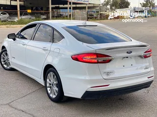  12 Ford fusion Hybrid 2019 SE (Clean title)